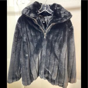 Braetan Women’s Faux Fur Coat W/Hood Size 18-20